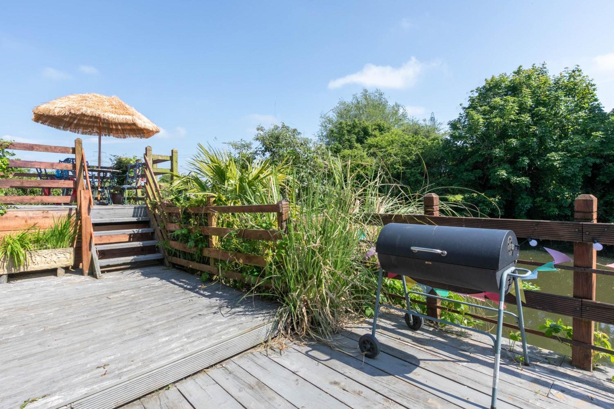 Riverside Escape Iden Rye Villa Exterior photo